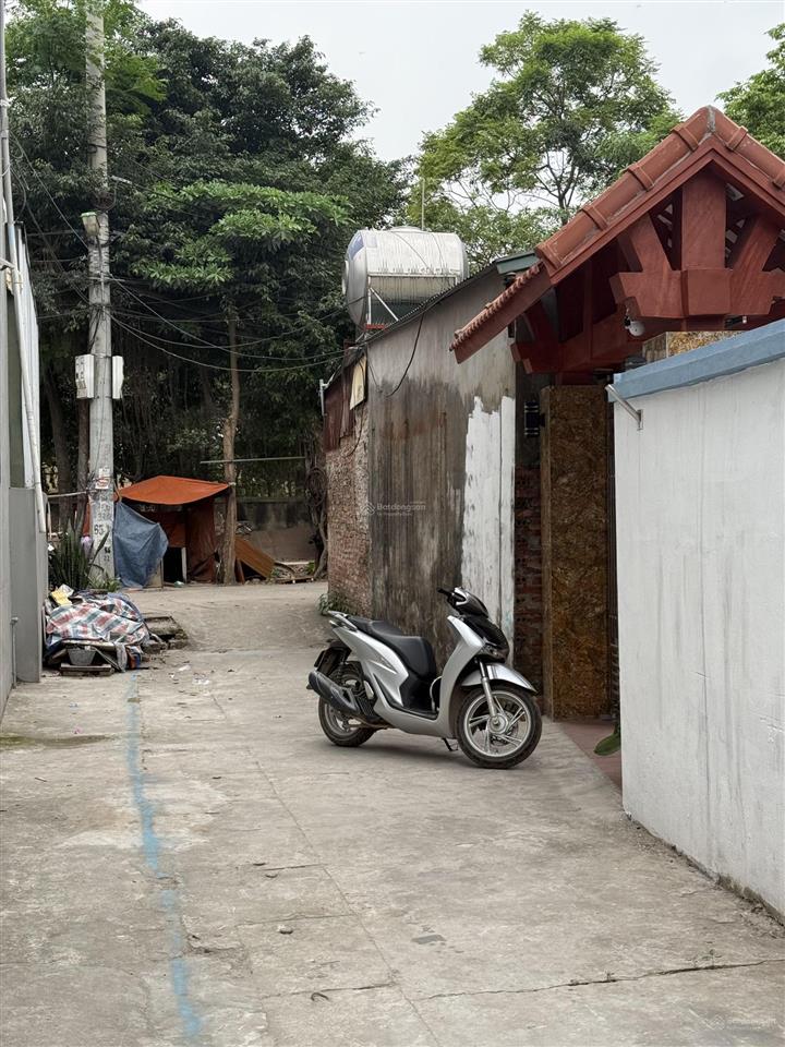 Chính chủ bán 40m đất trong đê phường yên nghĩa oto đỗ cửa giá hơn 3 tỷ.