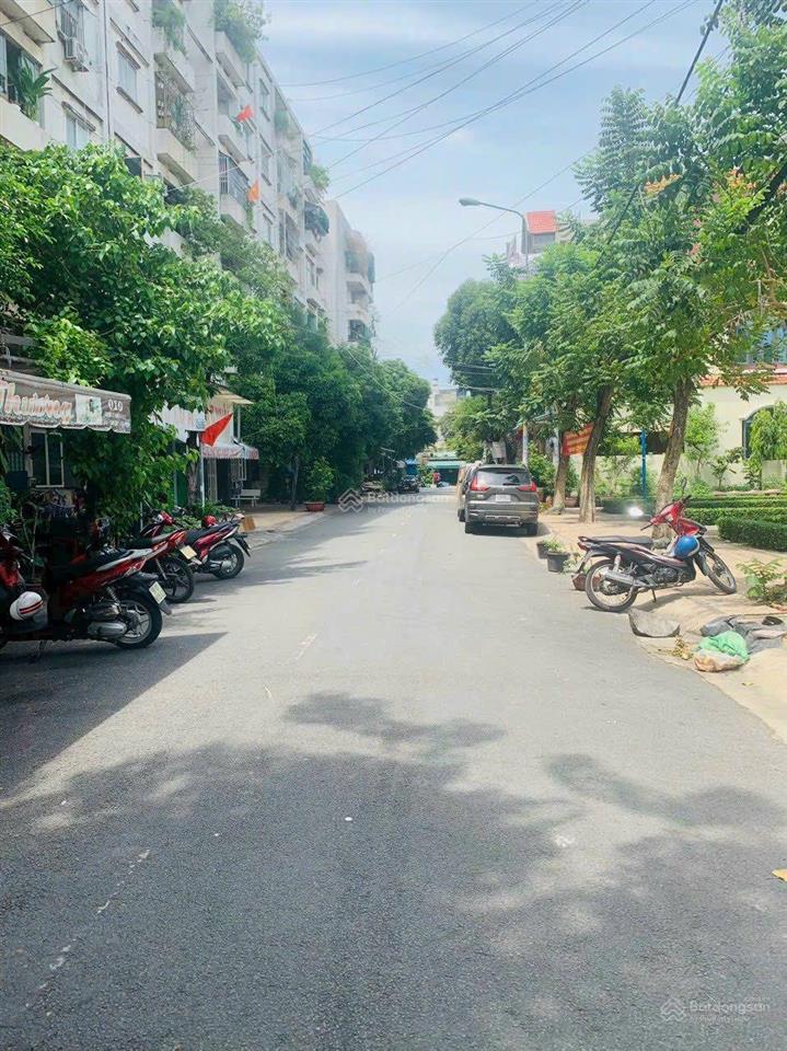 Chủ nhà kẹt tiền bán nhà mt đường ỷ lan. dt 5.8 x 20m. nhà trệt, 2 lầu. giá 10,5 tỷ