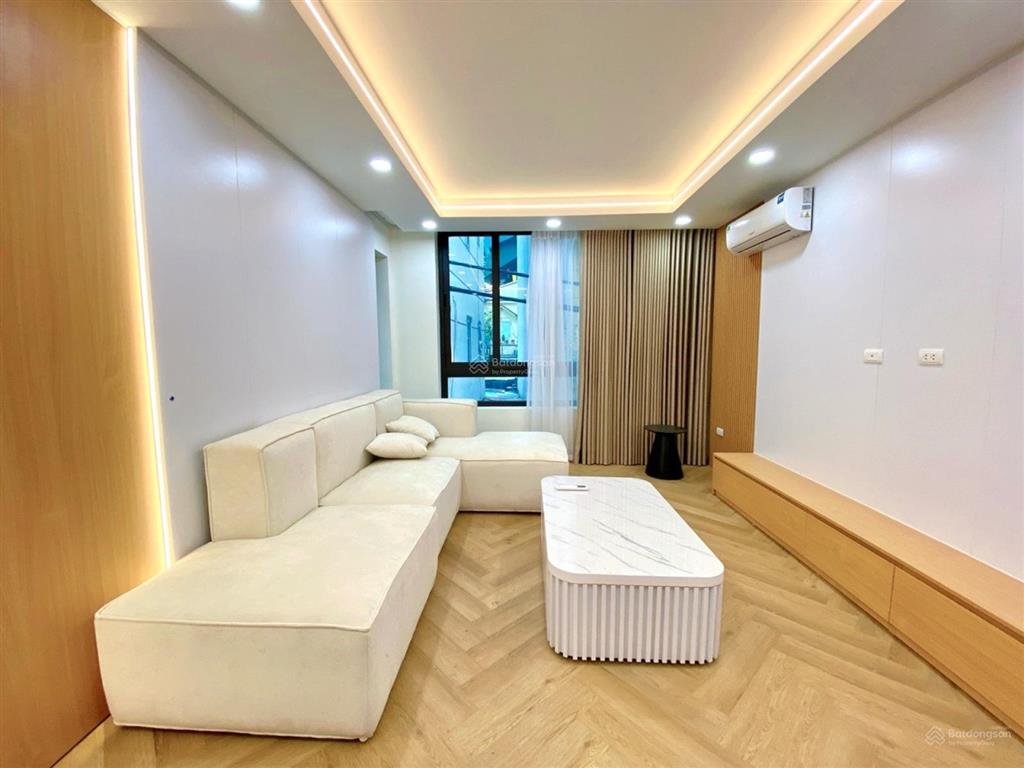 Siêu phẩm đình thôn 4 tầng thang máy, ô tô đỗ cửa nhà siêu đẹp ở ngay