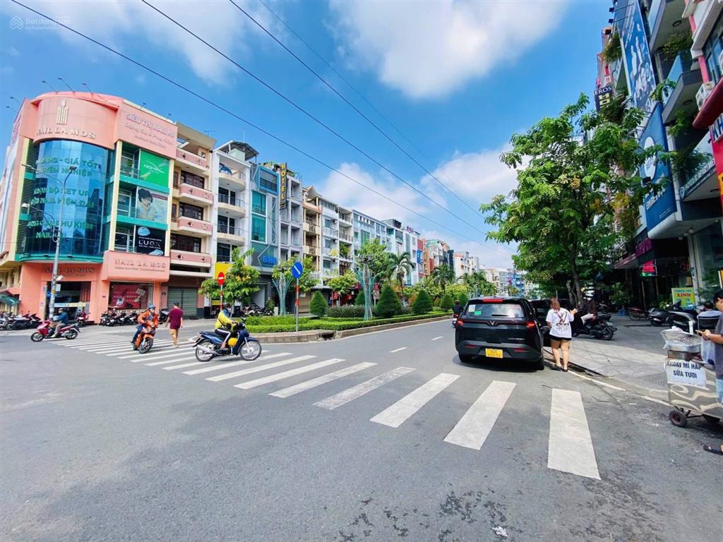 Mặt tiền phan xích long siêu hiếm, ngang 8m, 150m2, bốn lầu, 6 phòng ngủ 70tr