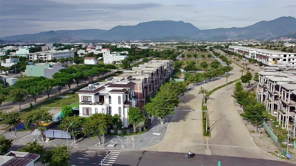 Chính chủ bán lô đất nền khu c1 golden hill hướng đông nam, sạch đẹp, 120m2 sổ cá nhân hỗ trợ vay