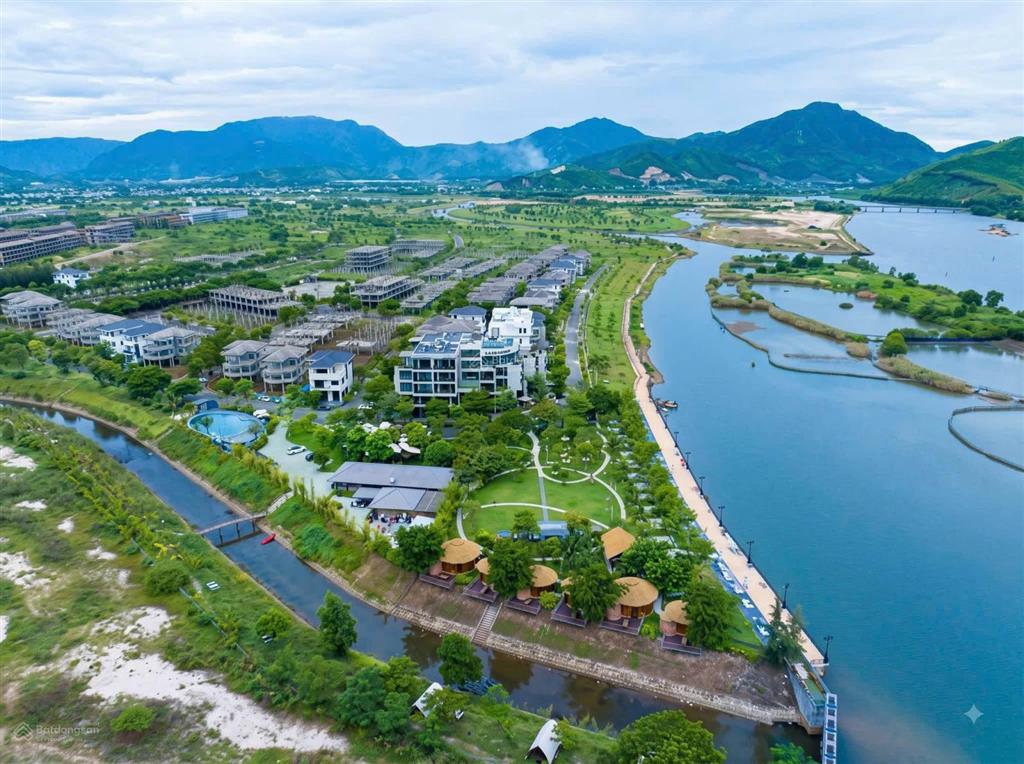 Chính chủ cần bán lô đất nền đường 10,5m khu a3 kẹp lối thoát hiểm 1,5m và đối diện trường học