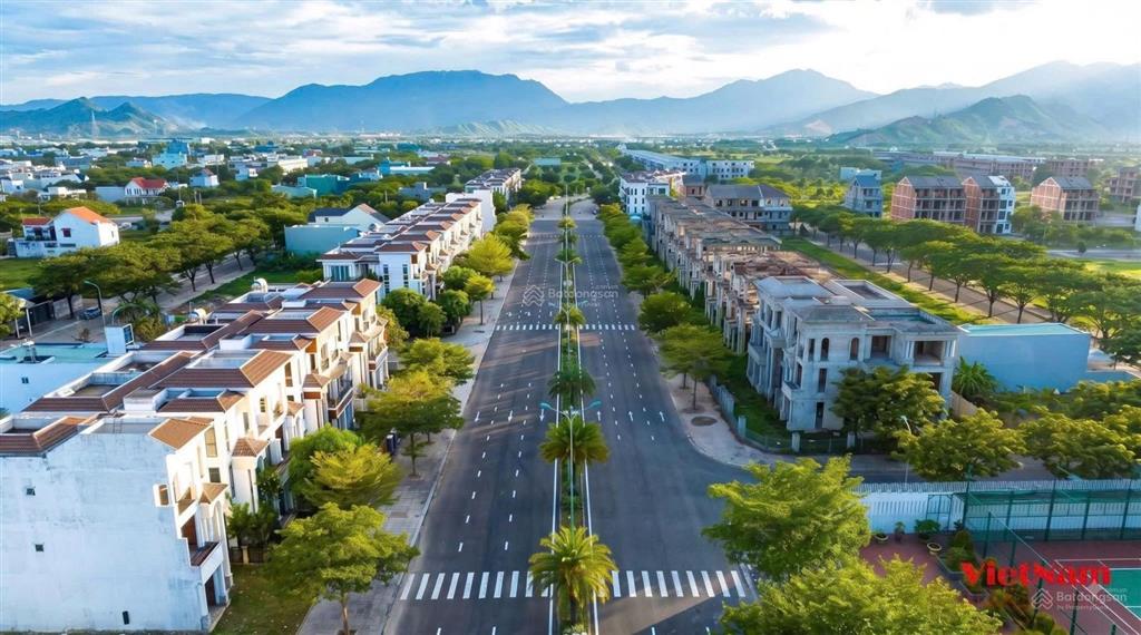 Chính chủ cần bán lô đất nền đường 10,5m khu a3 kẹp lối thoát hiểm 1,5m và đối diện trường học