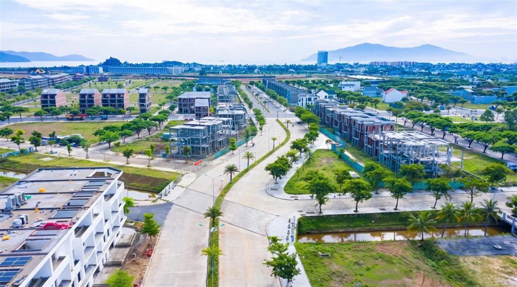 Chính chủ cần bán lô đất nền đường 10,5m khu a3 kẹp lối thoát hiểm 1,5m và đối diện trường học