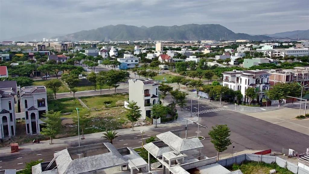 Chính chủ cần bán lô đất nền đường 10,5m khu a3 kẹp lối thoát hiểm 1,5m và đối diện trường học