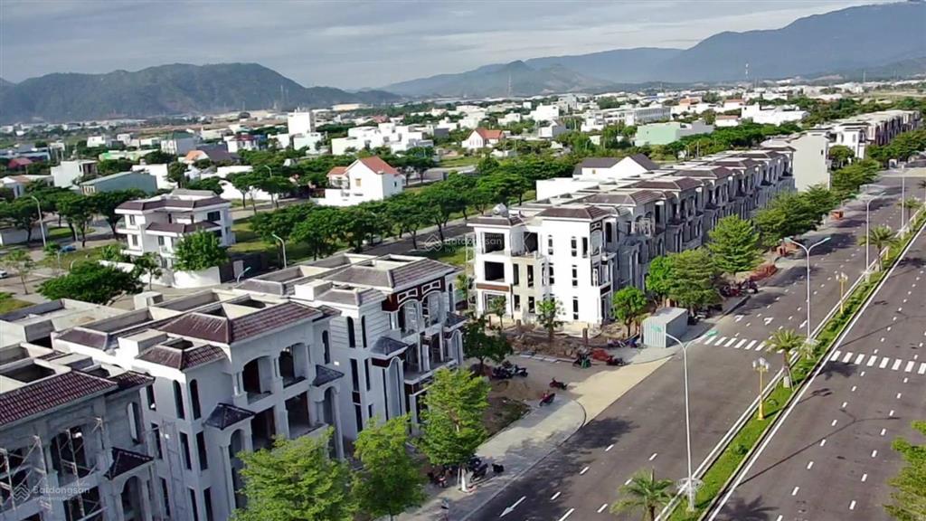 Chính chủ cần bán lô đất nền đường 10,5m khu a3 kẹp lối thoát hiểm 1,5m và đối diện trường học