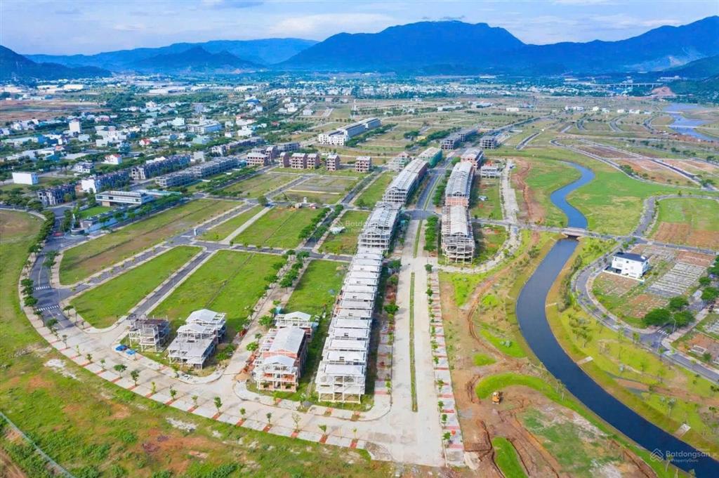 Chính chủ cần bán lô đất nền đường 10,5m khu a3 kẹp lối thoát hiểm 1,5m và đối diện trường học