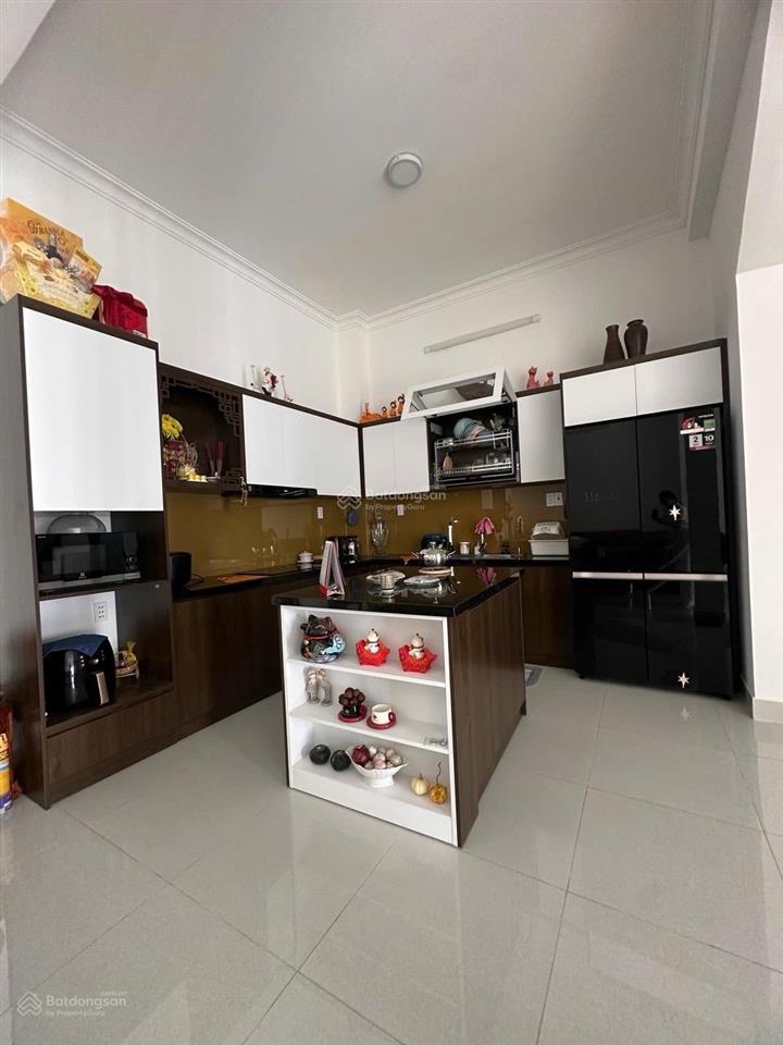 Bán nhà ngay trường hoa lư, tăng nhơn phú b, quận 9 diện tích 7.35 x 13.6m
kết cấu 3 tầng