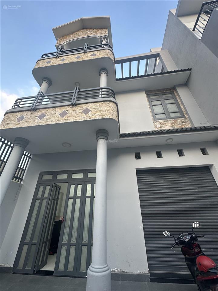 Bán nhà ngay trường hoa lư, tăng nhơn phú b, quận 9 diện tích 7.35 x 13.6m
kết cấu 3 tầng