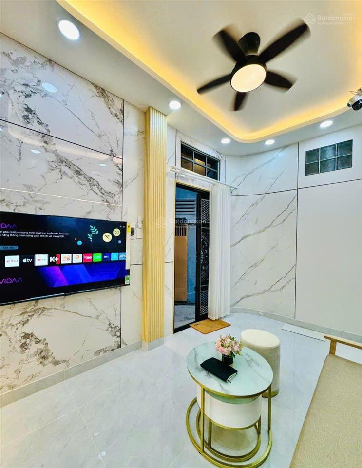 Chỉ 3 tỷ hơn có ngay nhà full nội thất, 4 tầng 3 phòng, sát cmt8  q10 ngay chợ hòa hưng. hợ gđ ở