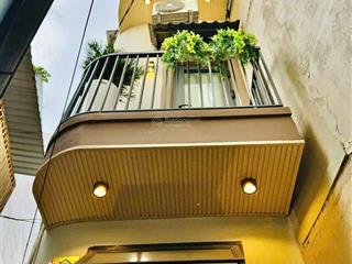 Chỉ 3 tỷ hơn có ngay nhà full nội thất, 4 tầng 3 phòng, sát cmt8  q10 ngay chợ hòa hưng. hợ gđ ở.