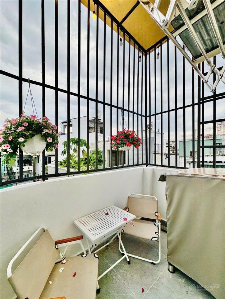Chỉ 3 tỷ hơn có ngay nhà full nội thất, 4 tầng 3 phòng, sát cmt8  q10 ngay chợ hòa hưng. hợ gđ ở