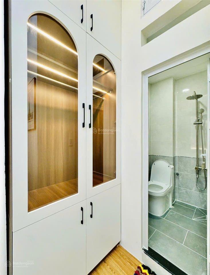 Chỉ 3 tỷ hơn có ngay nhà full nội thất, 4 tầng 3 phòng, sát cmt8  q10 ngay chợ hòa hưng. hợ gđ ở