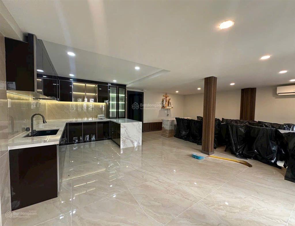 Chủ ngộp nặng  bán gấp biệt thự 5 tầng  thang máy  ô tô ngủ  sân rộng  giá chỉ 20 tỷ. tl.