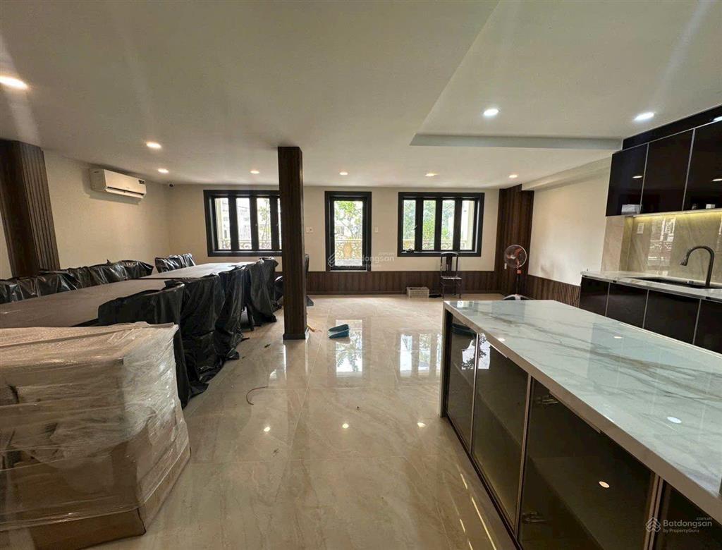 Chủ ngộp nặng  bán gấp biệt thự 5 tầng  thang máy  ô tô ngủ  sân rộng  giá chỉ 20 tỷ. tl.