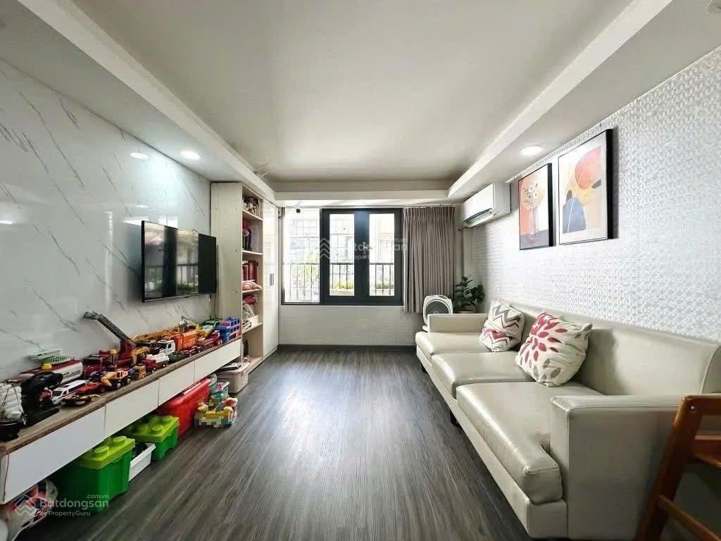 Bán gấp 2mt hiệp nhất, 3 tầng  ngay bv thống nhất, tân bình khu hiếm nhà bán chỉ 11tỷ nhỉnh. tl