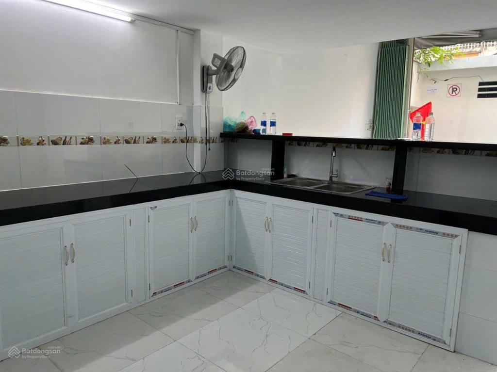 Bán gấp nhà diện tích 64m2phan văn trị q5. (ngang 4m x16m) có phòng trệt. chỉ 7.2 tỷ tl chủ
