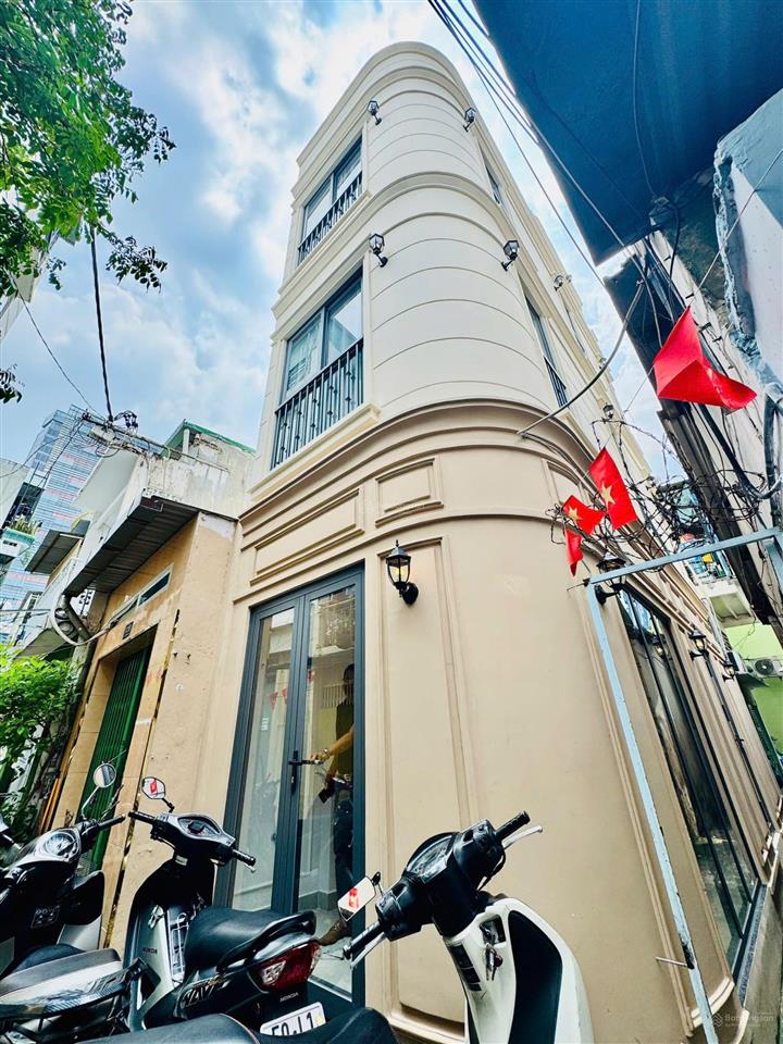 Chỉ 8 tỷ nhỉnh có ngay siêu phẩm 2mt hẻm phố tây bùi viện q1  thông cống quỳnh  thu 240tr/năm