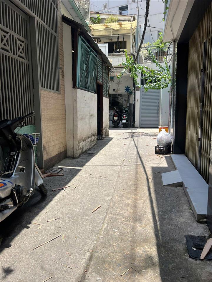 Bán đất tặng nhà ngay lý tự trọng  q1 kế lê thánh tôn  chợ bến thành  ngang 4.5m  chỉ 15.5 tỷ.