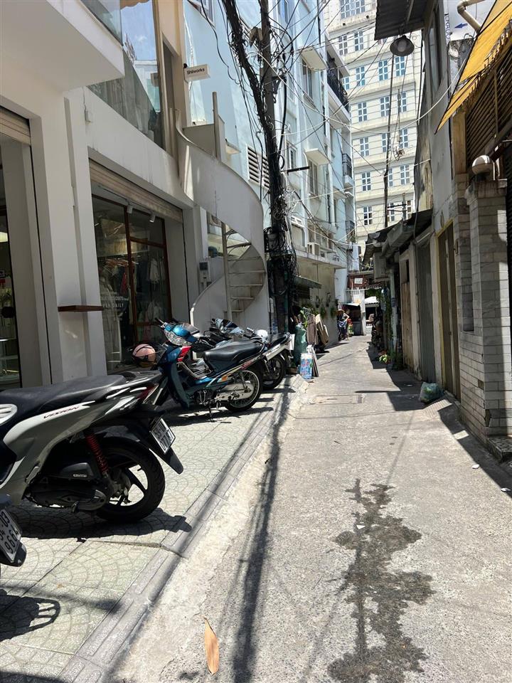 Bán đất tặng nhà ngay lý tự trọng  q1 kế lê thánh tôn  chợ bến thành  ngang 4.5m  chỉ 15.5 tỷ.