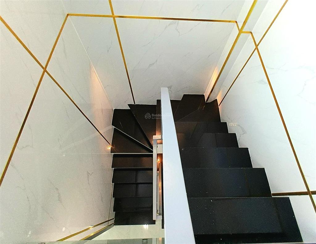 Chỉ 6.8 tỷ có ngay căn góc 2 mt hxh cao đạt  trần bình trọng  q5  4 tầng  giáp q1