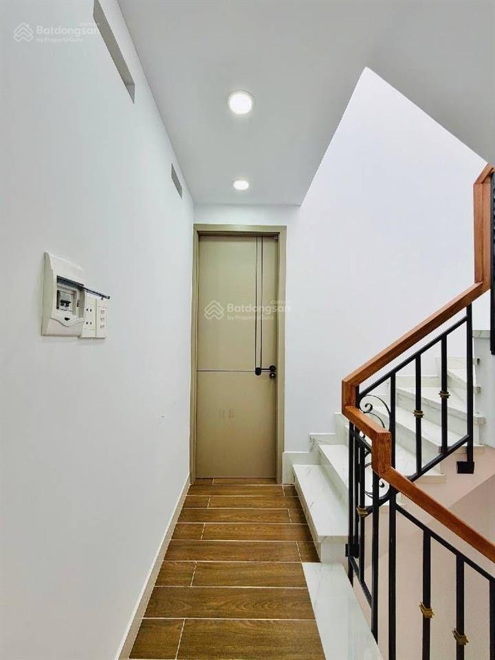 Bán nhà full nội thất xịn hxh dương quảng hàm, 40m2, 5 tầng btct, cho thuê 20tr/tháng, 6,99 tỷ