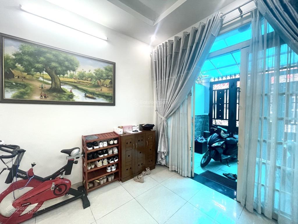Bán nhà hxh thông 6m phan văn trị, kế cityland, sổ vuông 4*15, 3 tầng, xây ở chắc chắn, hiếm bán
