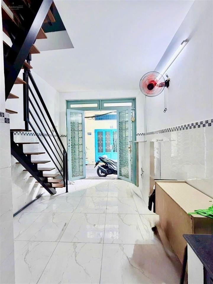Bán nhà nguyễn văn khối  3 tầng  18m²  cách mặt tiền 10m  hẻm thoáng sạch sẽ  3,15 tỷ