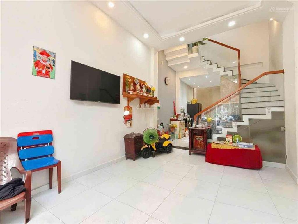 Chủ định cư bán nhà hxh sát mặt tiền nguyễn duy cung  sổ 36 m2 vuông ko lộ giới, hoàn công đủ
