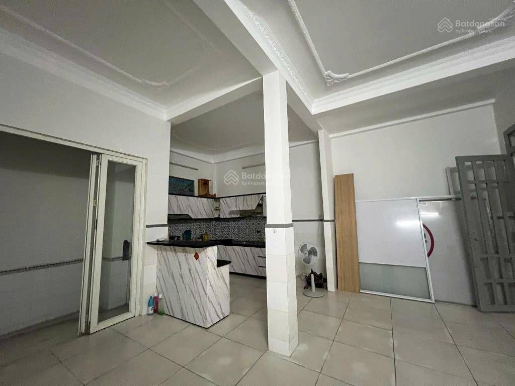 Nhà 3 tầng, mặt tiền bình phú, 60m2, 4x15m, 8.3 tỷ