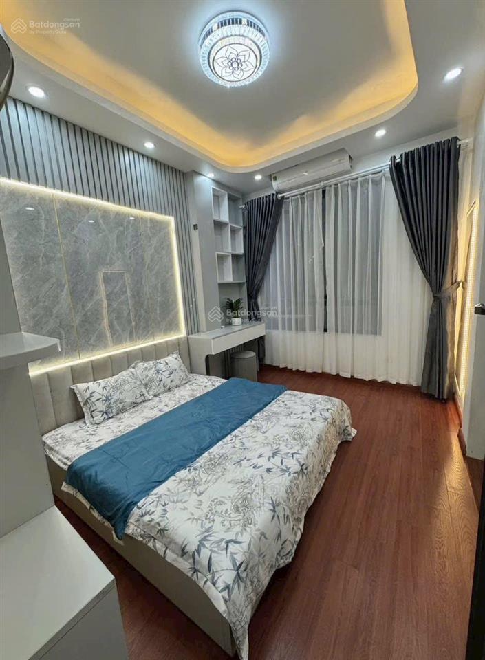 Bán nhà hồ ba mẫu dt 20m ,4 tầng ,3 ngủ nhà đẹp về ở ngay sổ đỏ chính giá 4,55 tỷ 0985738