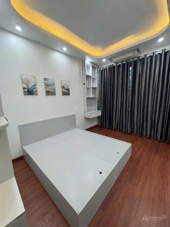 Bán nhà hồ ba mẫu dt 20m ,4 tầng ,3 ngủ nhà đẹp về ở ngay sổ đỏ chính giá 4,55 tỷ 0985738
