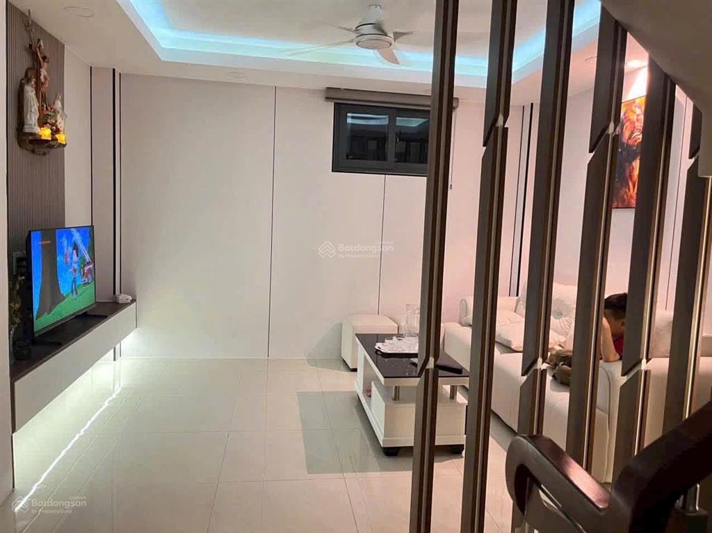 Cho thuê nhà hxh 373/ thống nhất p11 gò vấp 4mx10m 4pn 3wc nhà mới tặng vườn sau sạch