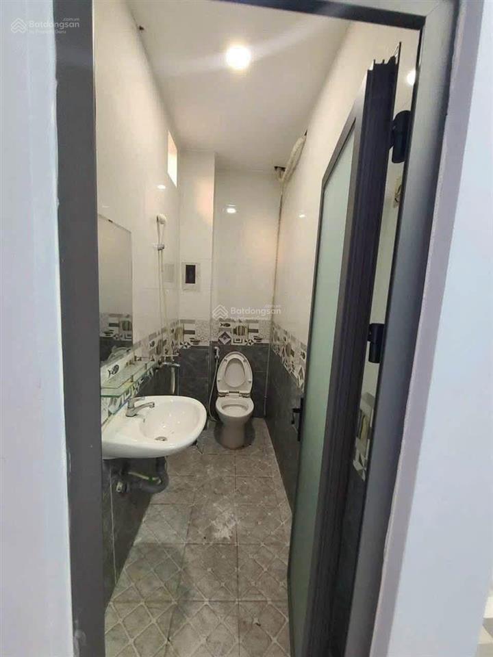 Cho thuê nhà 49 đường số 51 p14 gò vấp 4mx12m 2pn 3wc khép kín 2 máy lạnh