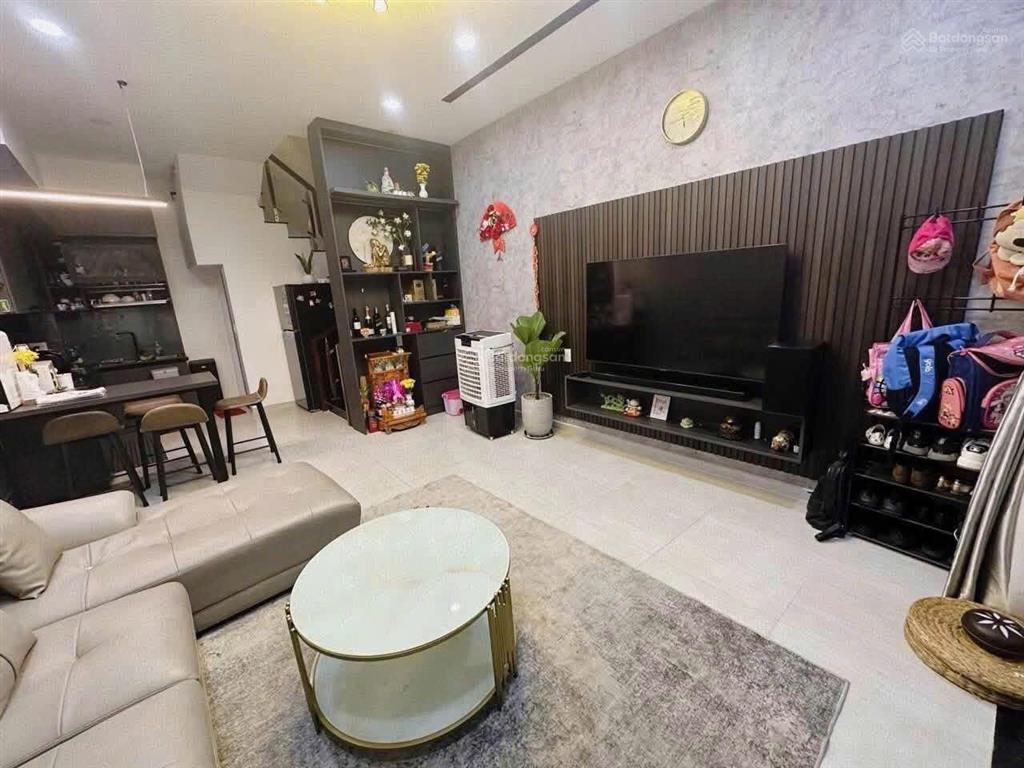 Cho thuê nhà hẻm xe hơi 7m 496/dương quảng hàm p6 gò vấp 4m x 12m 3pn 4wc