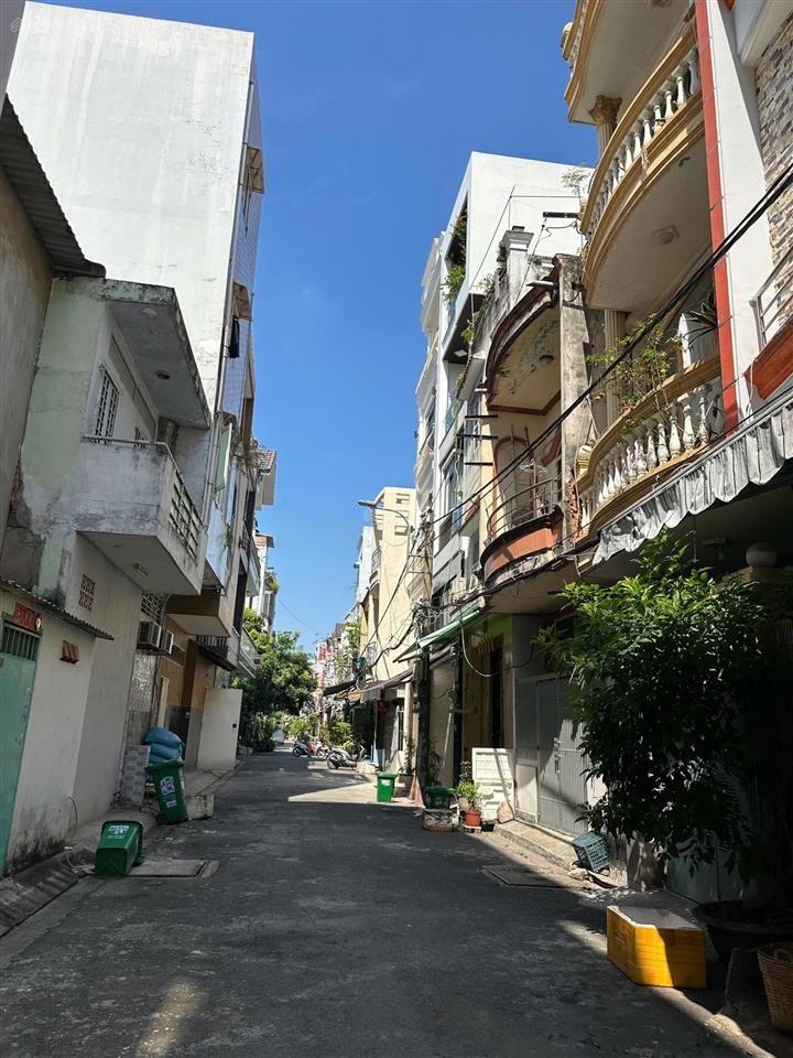 Bán nhà hxh thông tô hiệu, gần hoà bình đầm sen, quận 11 chỉ 5,x tỷ