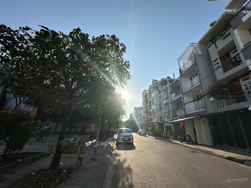 Tân sơn nhì  4 tầng  ngang 4,5m  đối diện công viên  8tỷ nhỉnh