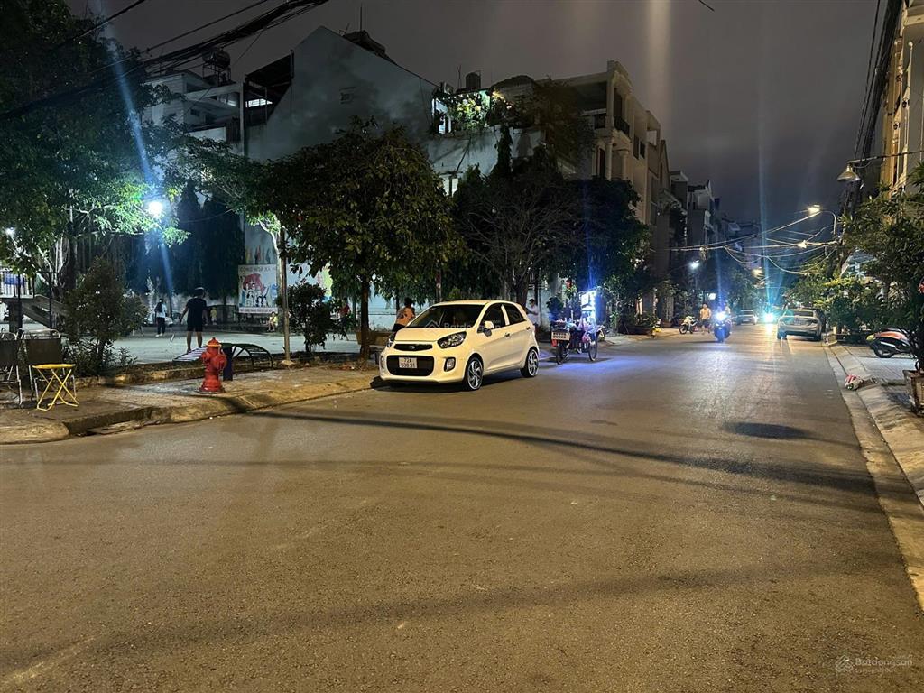 Tân sơn nhì  4 tầng  ngang 4,5m  đối diện công viên  8tỷ nhỉnh