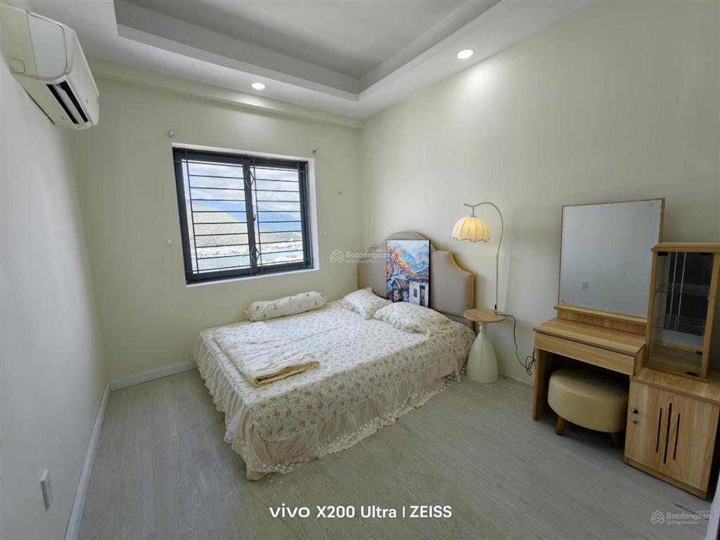 Căn hộ tầng cao view thoáng, nội thất mới, sổ hồng, sẵn sàng giao dịch