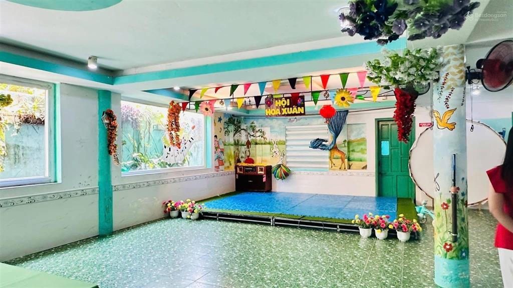 Bán trường mầm non tư thục  trung tâm hội an  lợi nhuận hằng tháng 250tr