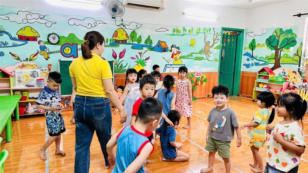 Bán trường mầm non tư thục  trung tâm hội an  lợi nhuận hằng tháng 250tr