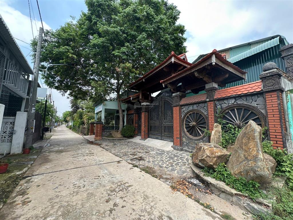 Giảm giá 200tr bán gấp lô đất sổ riêng thổ cư liền kề kcn chơn thành