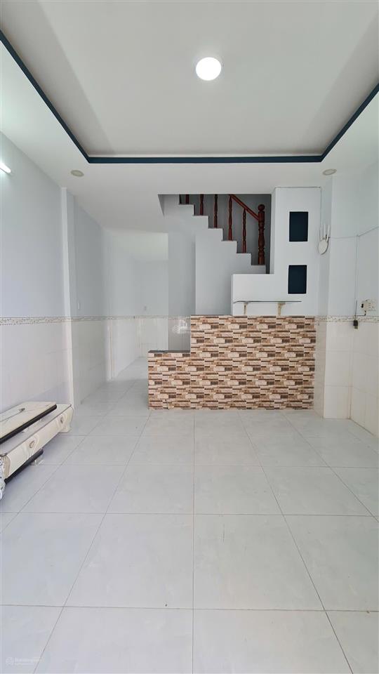 Nhà 2 lầu ngay ngã 3 tân kim quốc lộ 50, giá chỉ 1 tỷ 750tr
