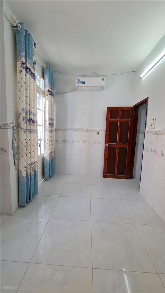 Nhà 2 lầu ngay ngã 3 tân kim quốc lộ 50, giá chỉ 1 tỷ 750tr