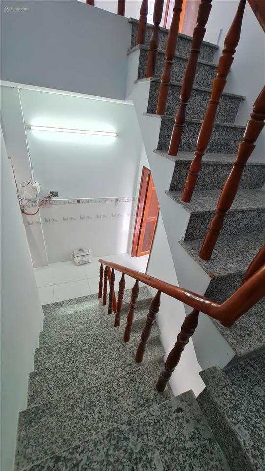 Nhà 2 lầu ngay ngã 3 tân kim quốc lộ 50, giá chỉ 1 tỷ 750tr