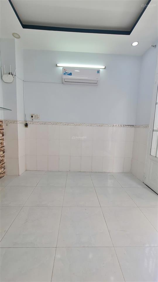 Nhà 2 lầu ngay ngã 3 tân kim quốc lộ 50, giá chỉ 1 tỷ 750tr