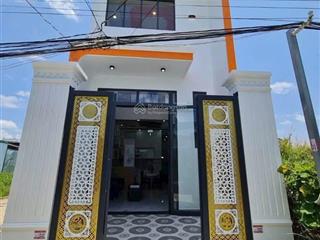 Nhà mới xây ngay trung tâm cần giuộc, sổ hồng hoàn công