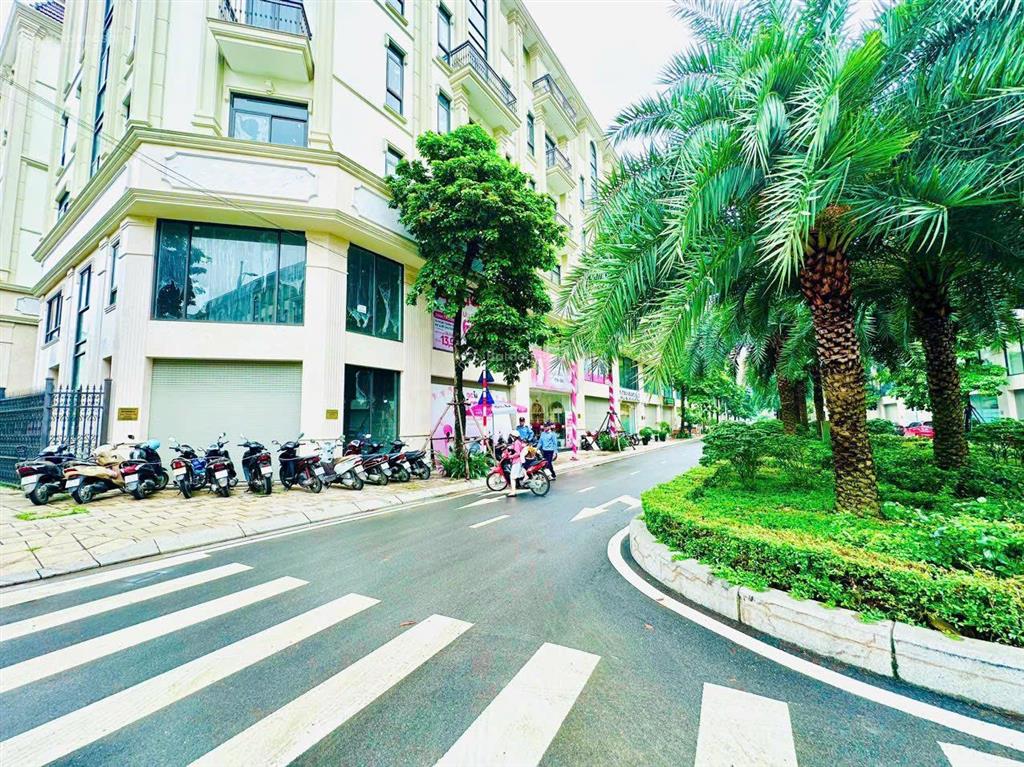 Chính chủ bán gấp him lam vạn phúc mặt đường tố hữu. giá nhỉnh 40 tỷ. sổ đỏ.  0944 960 ***