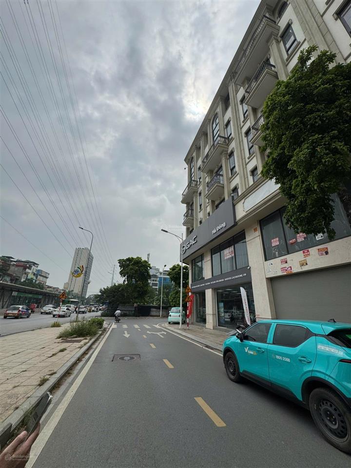 Chính chủ bán gấp him lam vạn phúc mặt đường tố hữu. giá nhỉnh 40 tỷ. sổ đỏ.  0944 960 ***