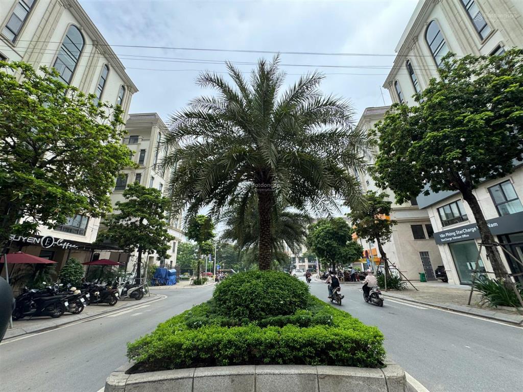 Bán nhanh him lam vạn phúc 98m, hoàn thiện 7 tầng thang máy xịn xò. giá nhỉnh 30 tỷ.  0944 960 ***